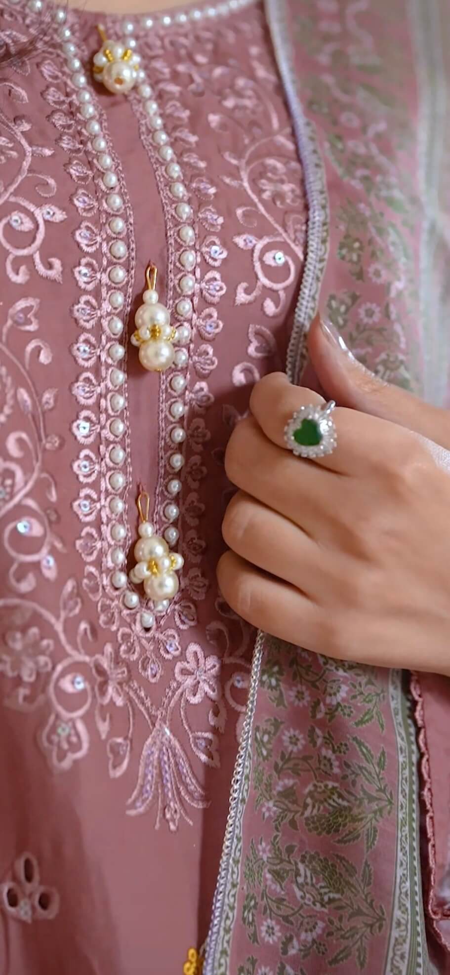 Riwaj Elegant look 563
